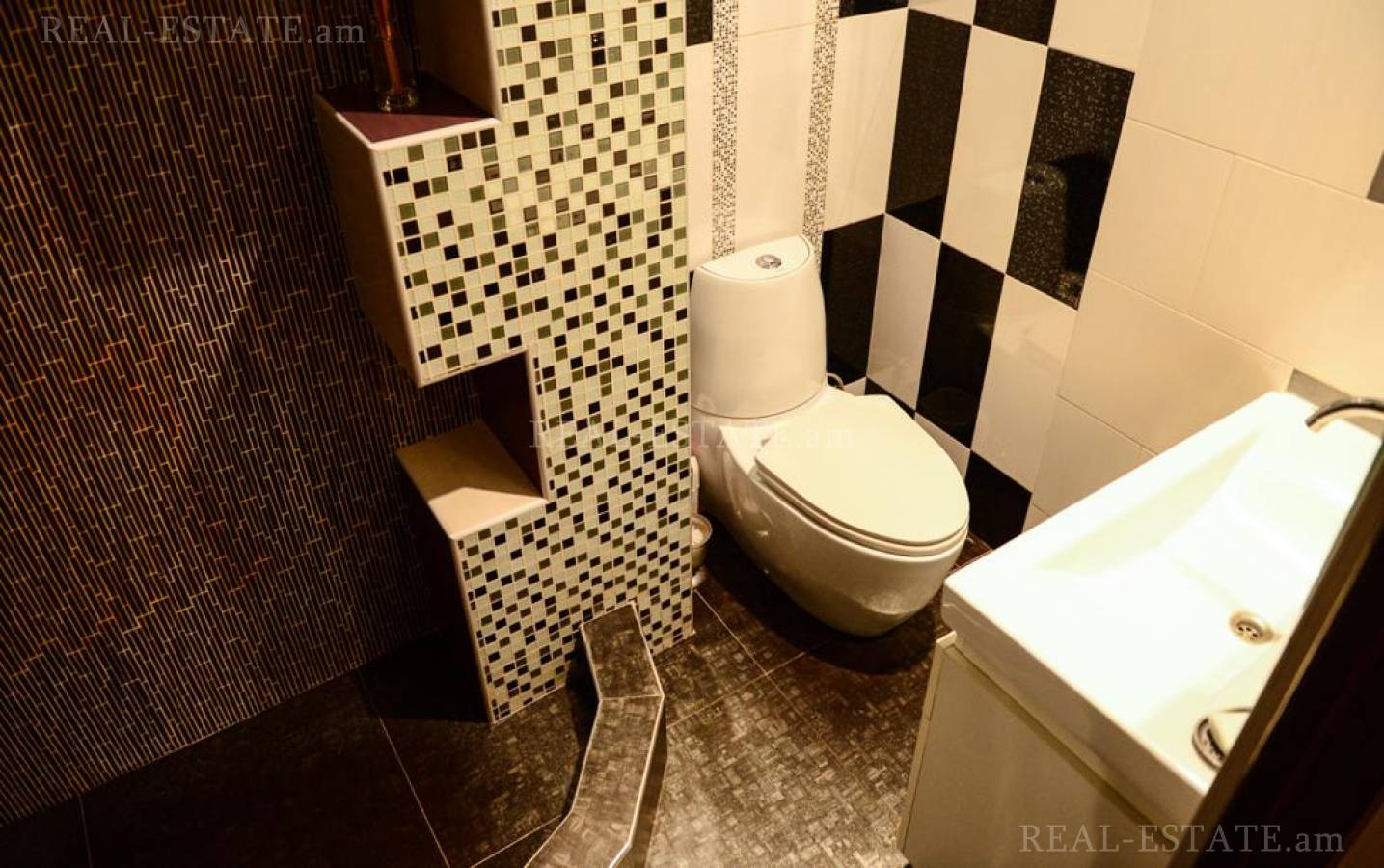 4 bedroom apartment for sale Teryan St, Center Yerevan, 133596