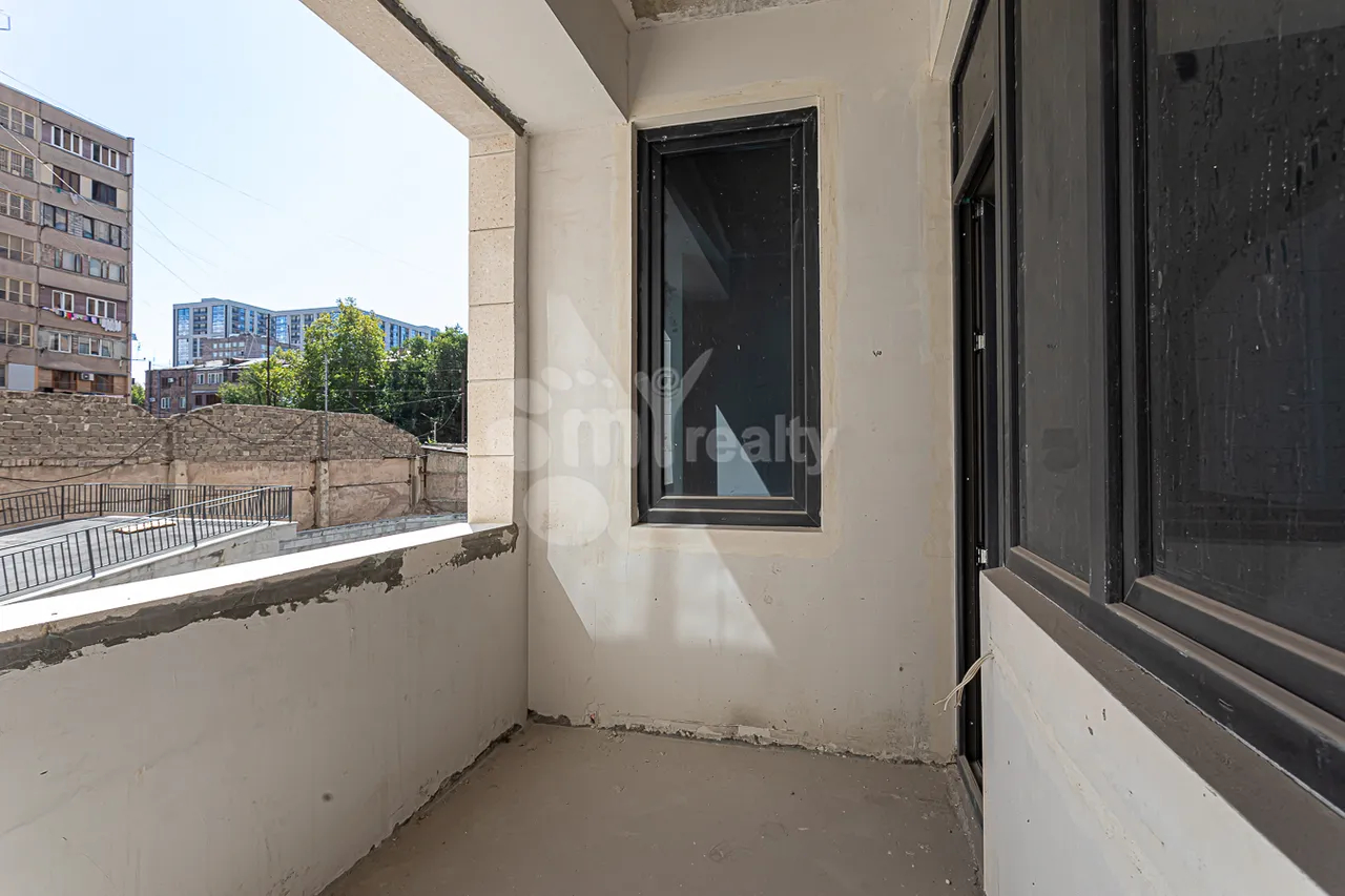 4 bedroom apartment for sale خیابان گِریبودوف, عربگیر ایروان, 157189