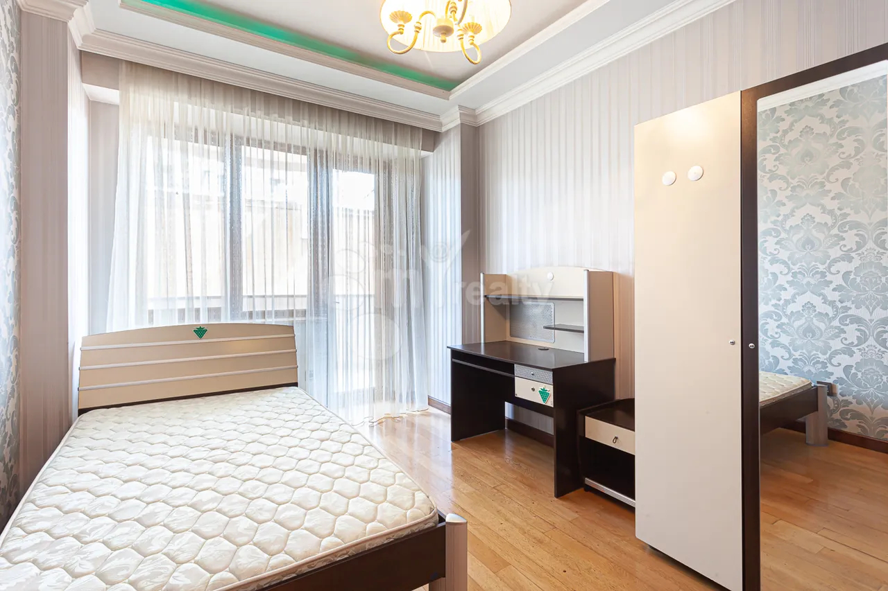 4 bedroom apartment for rent Vardanants St, Center Yerevan, 161364