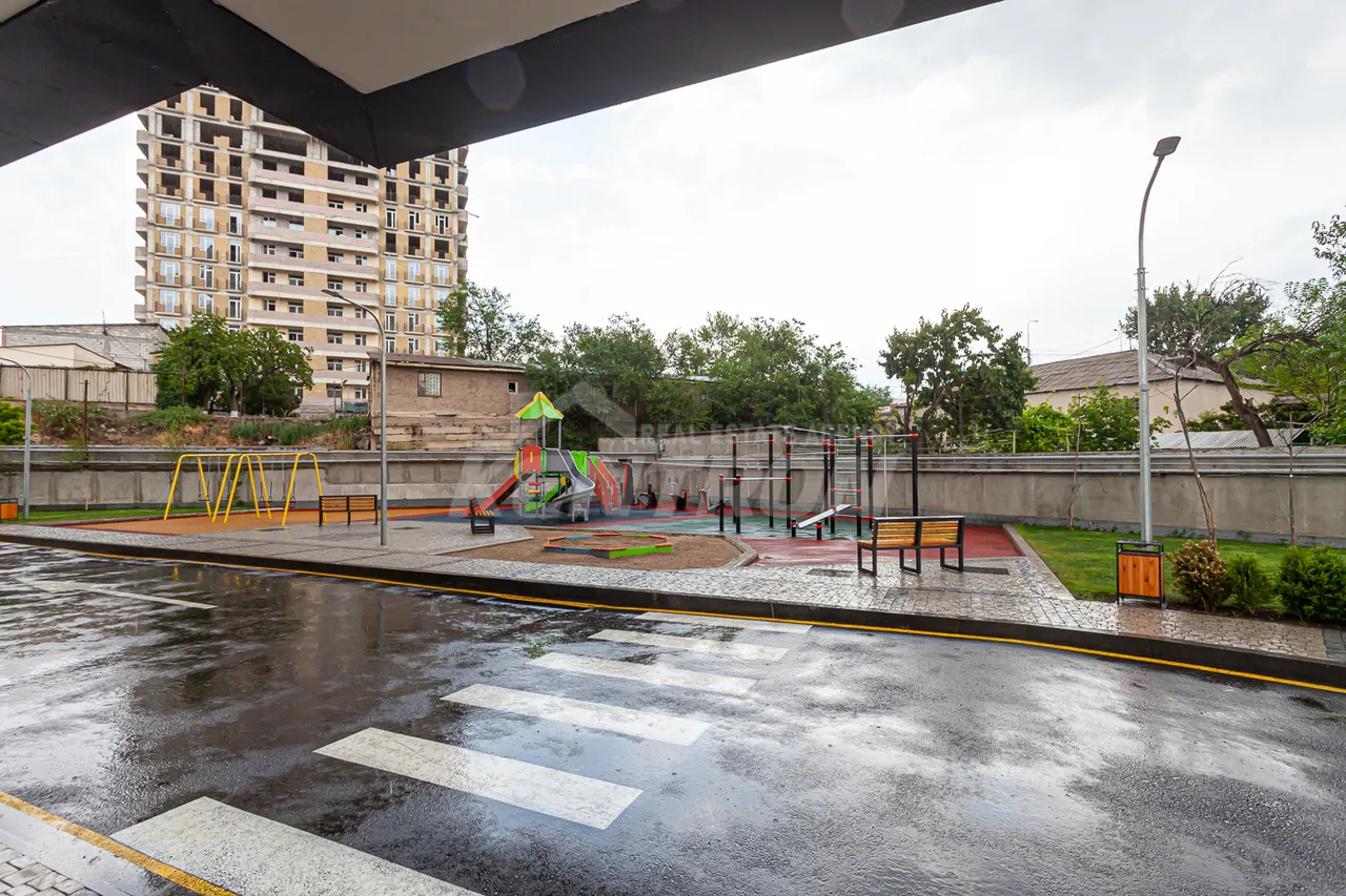 Купить 3 комнатную квартиру Асратян ул., Ачапняк Ереван, 157404