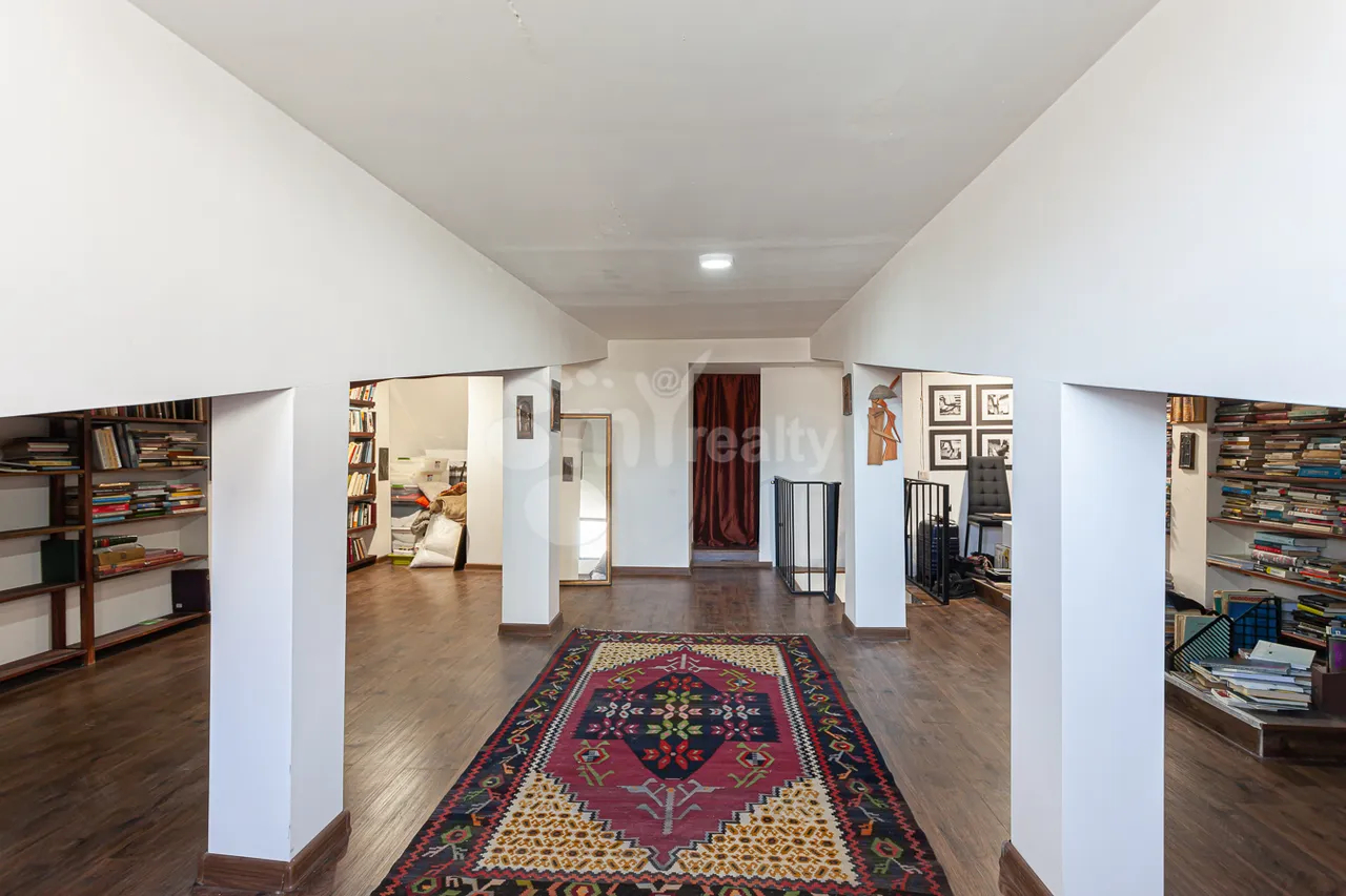 House for sale Fizkulturnikner St, Center Yerevan, 157326