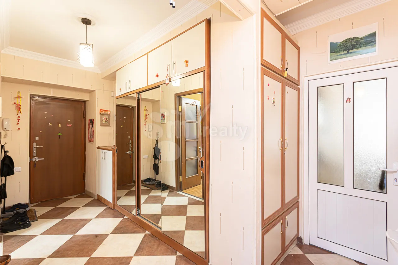 3 bedroom apartment for sale Saryan St, Center Yerevan, 159477