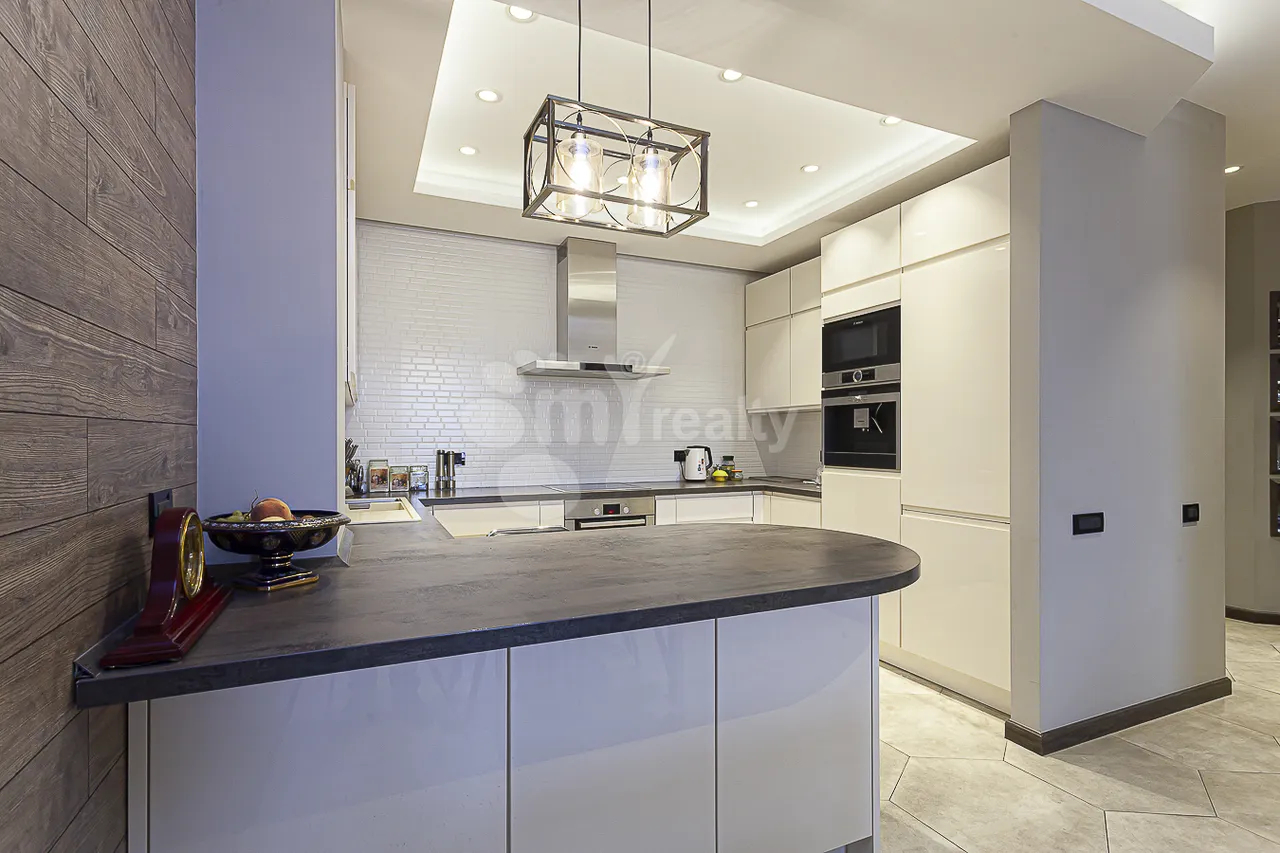 3 bedroom apartment for sale Aram St, Center Yerevan, 161991