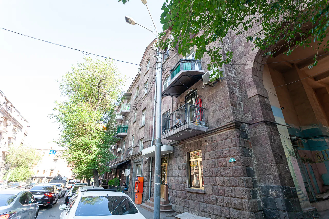 2 սենյականոց բնակարան  Պարոնյան փող, Կենտրոն Երևան, 159514