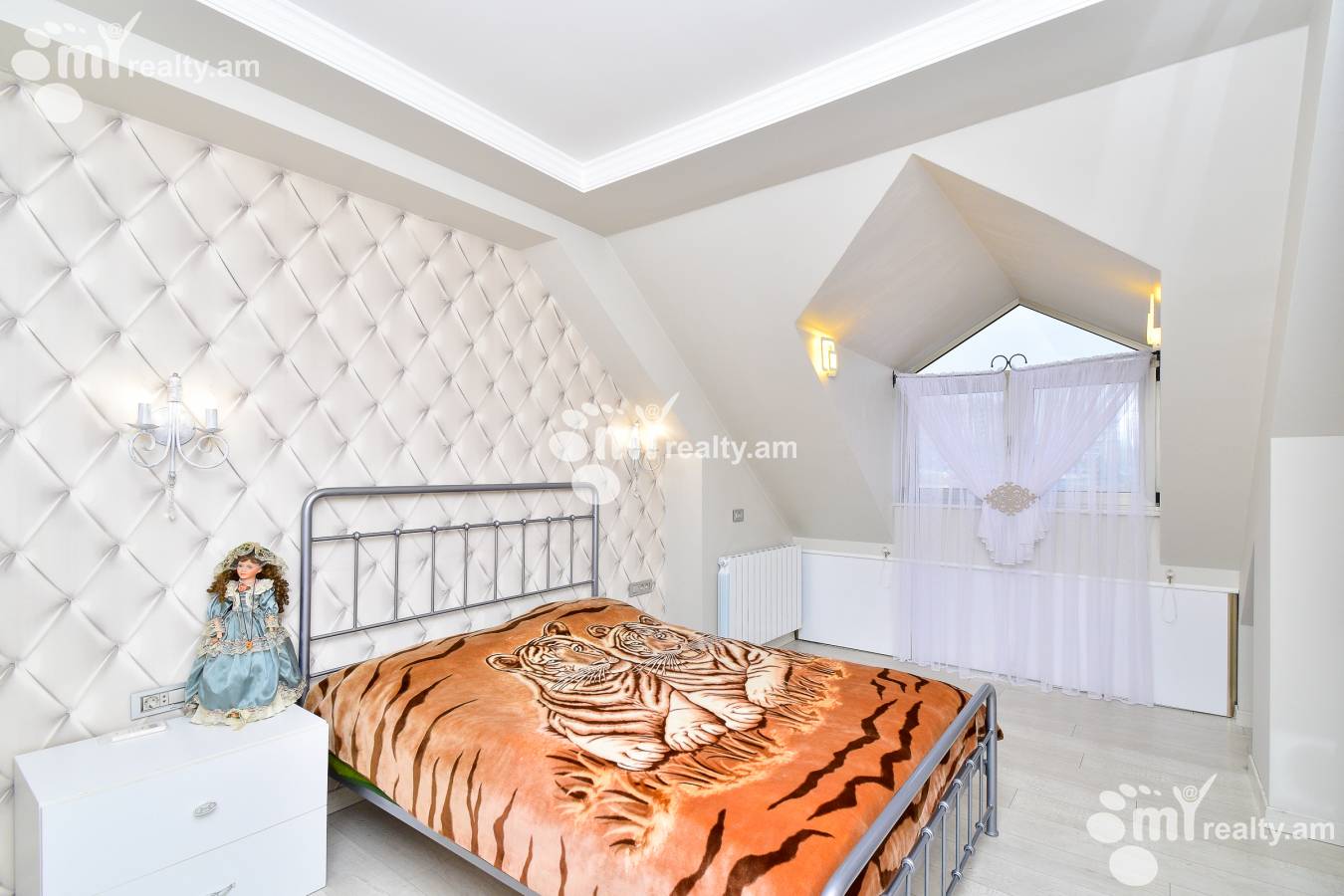 3 bedroom apartment for sale خیابان آنتارایین, مرکز شهر ایروان, 143197