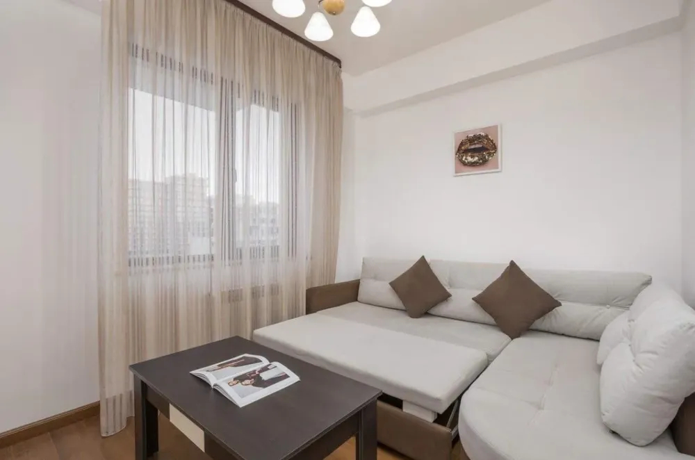 varcov-bnakaran-norakaruycum/2-senyakanoc/Buzand+St/Center/Yerevan