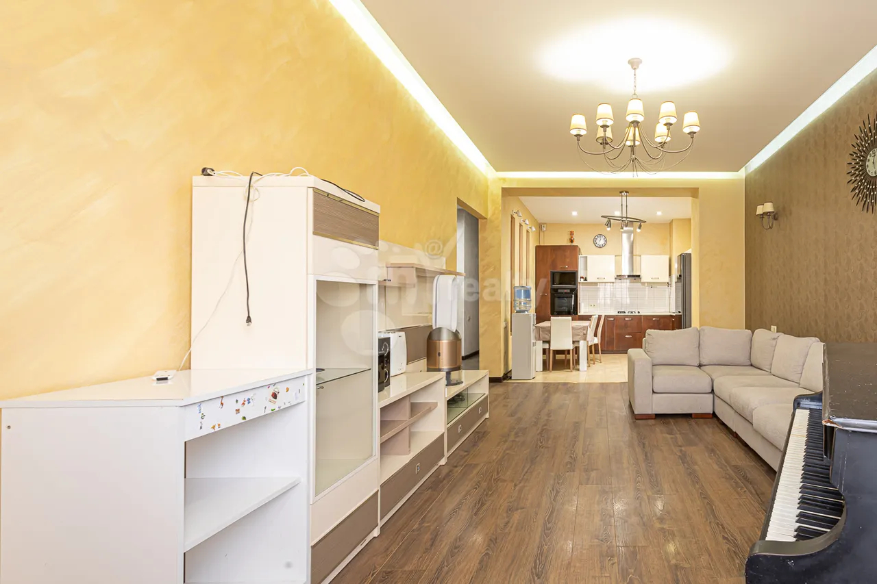 3 bedroom apartment for rent Aram St, Center Yerevan, 161208
