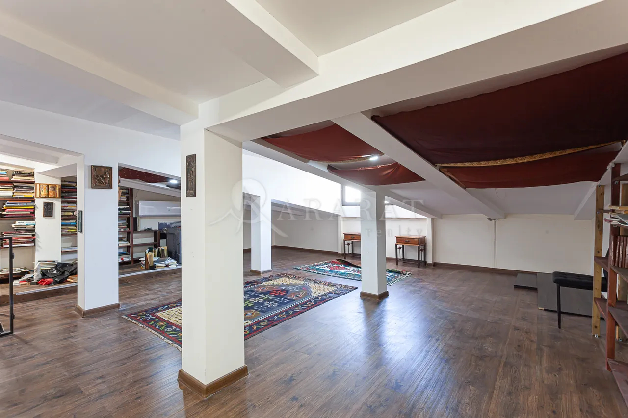 House for sale Fizkulturnikner St, Center Yerevan, 157325