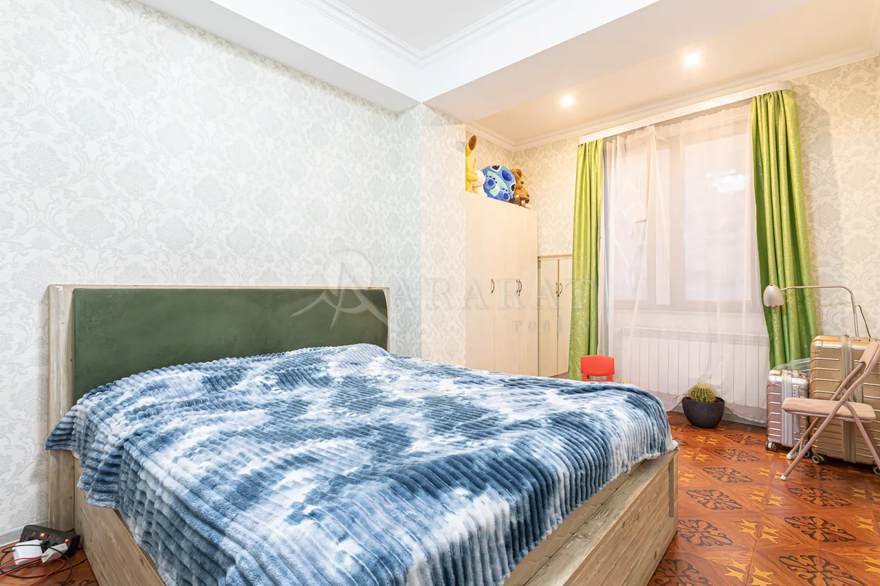 4 bedroom apartment for sale Arghutyan St, Arabkir Yerevan, 158199