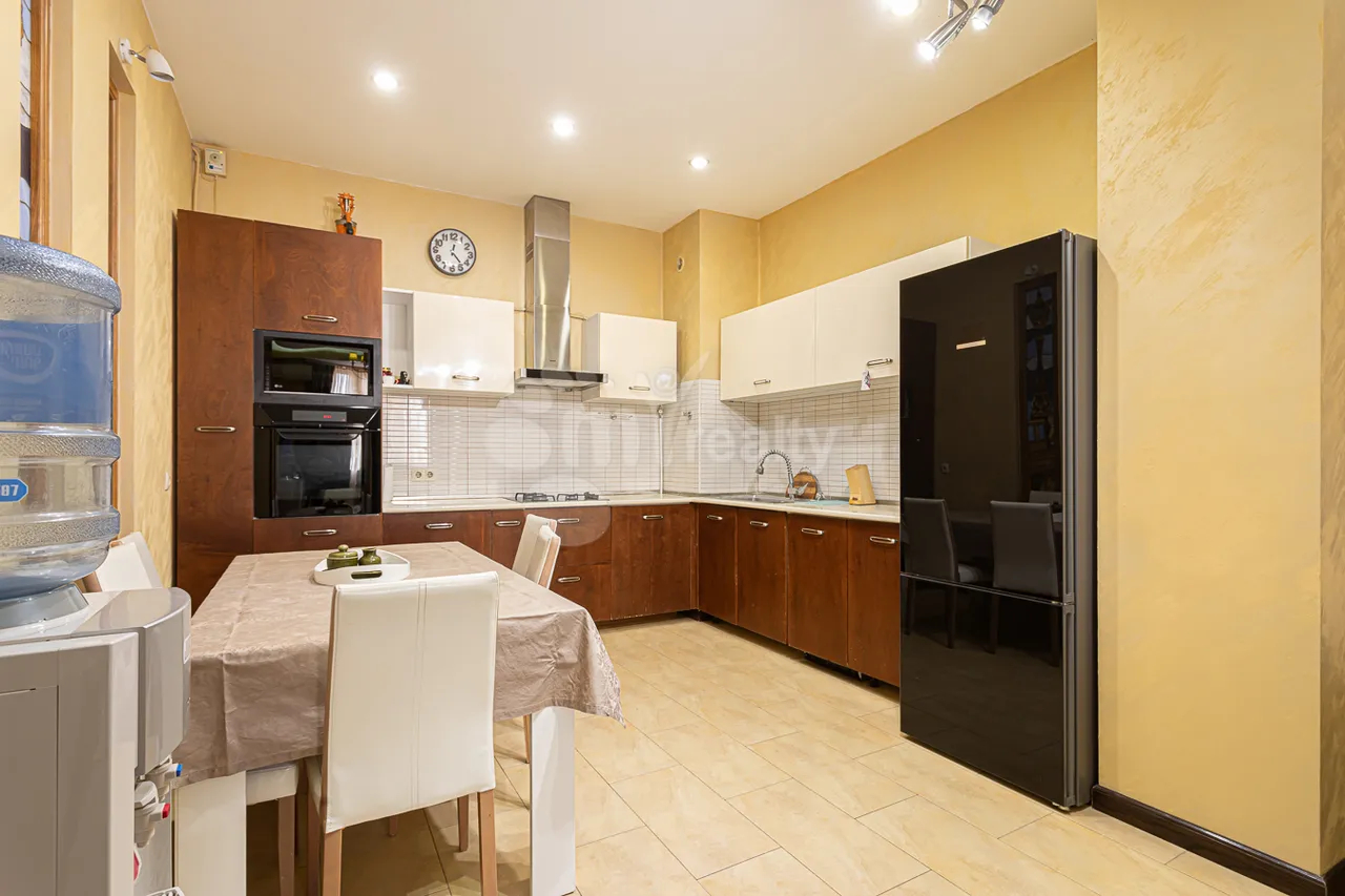 3 bedroom apartment for rent Aram St, Center Yerevan, 161208