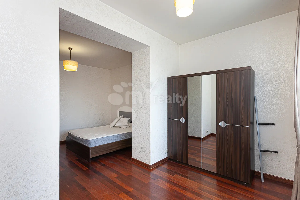 3 bedroom apartment for rent Tamanyan St, Center Yerevan, 157574