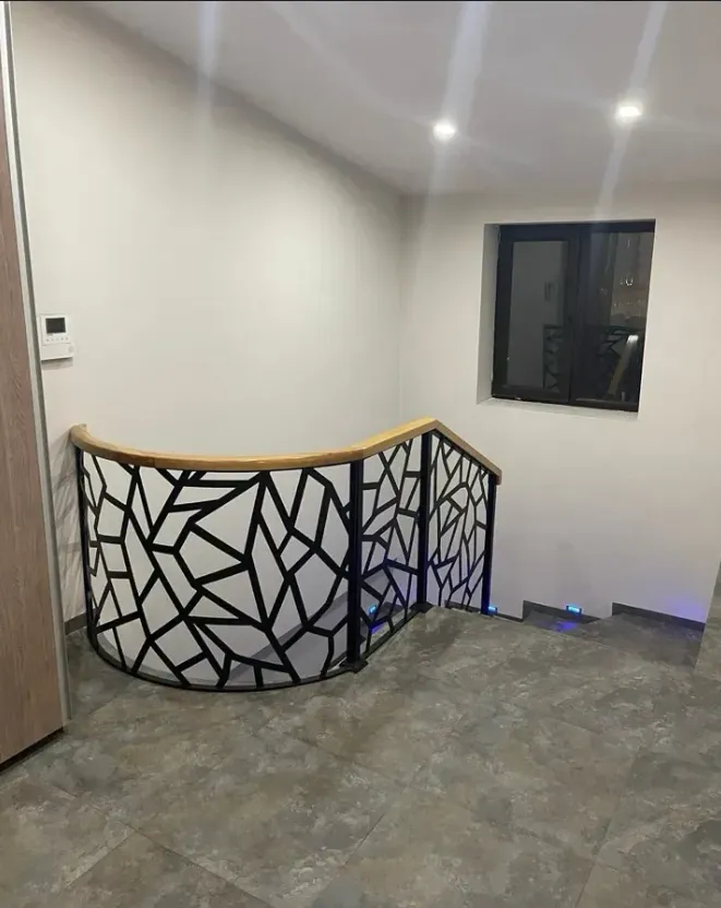 4 սենյականոց բնակարան  Տերյան փող, Կենտրոն Երևան, 160685