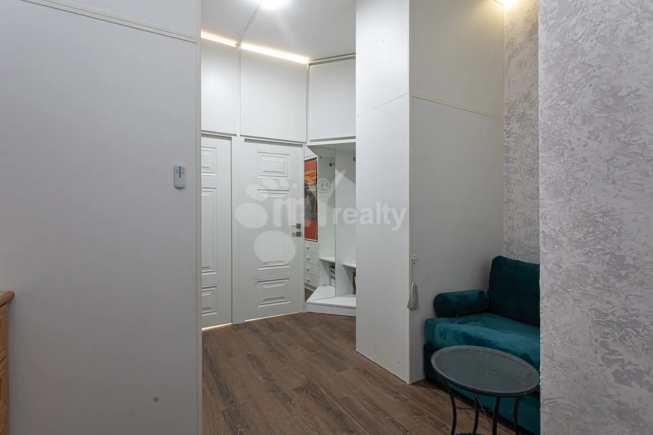 3 bedroom apartment for rent Aram St, Center Yerevan, 161208