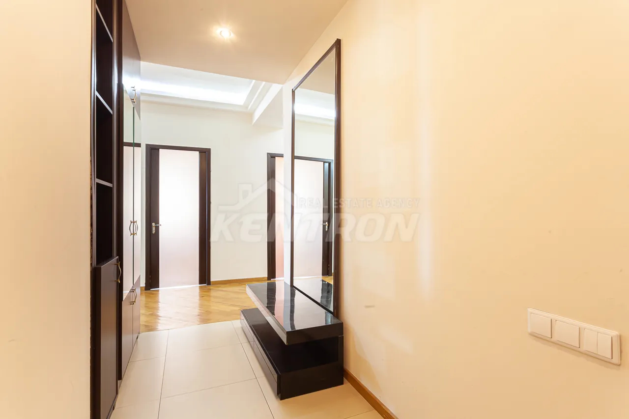 3 սենյականոց բնակարան  Ամիրյան փող, Կենտրոն Երևան, 158287