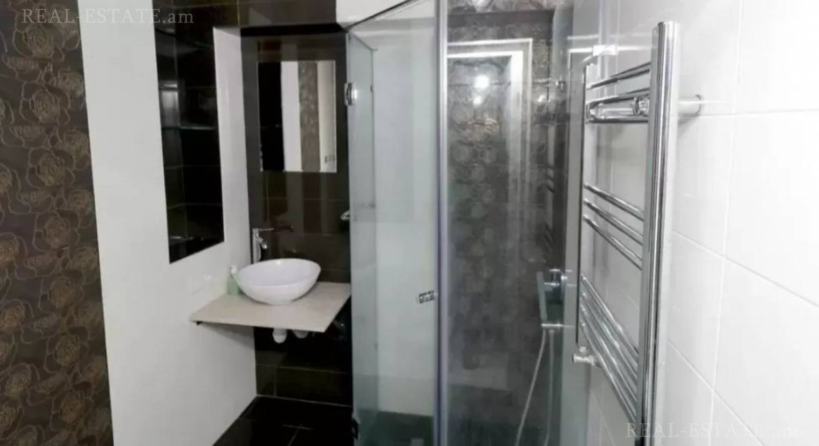 3 սենյականոց բնակարան  Նալբանդյան փող, Կենտրոն Երևան, 137696