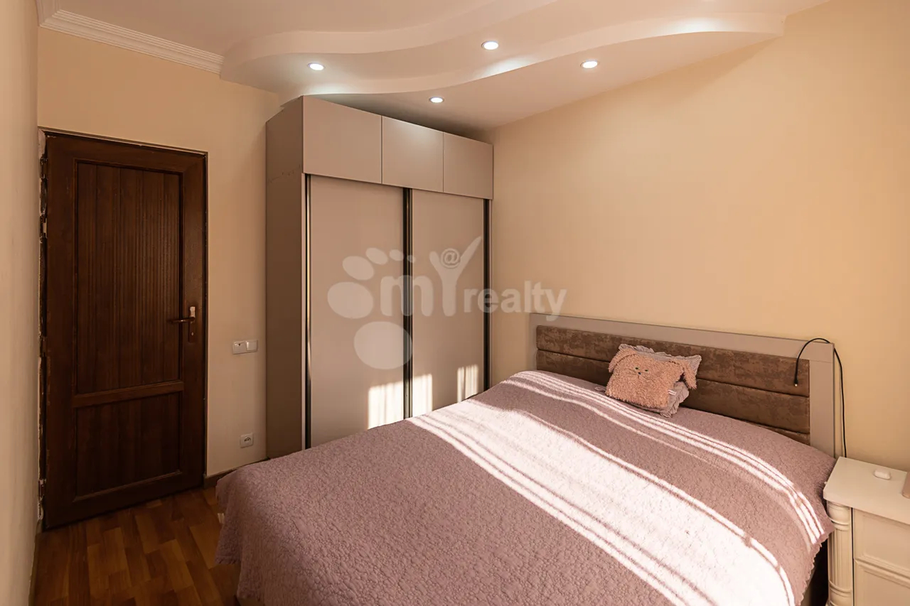 3 bedroom apartment for sale Hr.Kochar St, Arabkir Yerevan, 159110