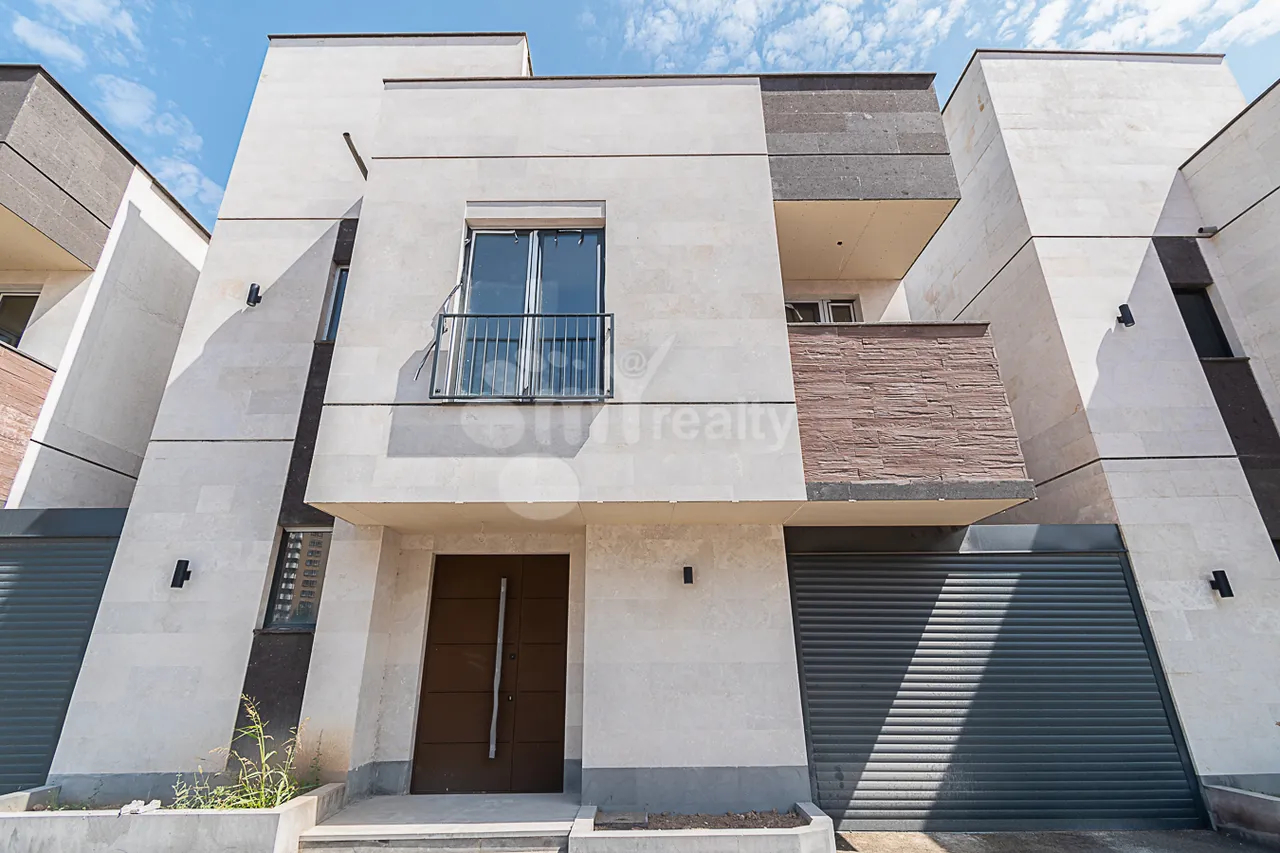 House for sale خیابان میکویان, داوتاشِن ایروان, 161535