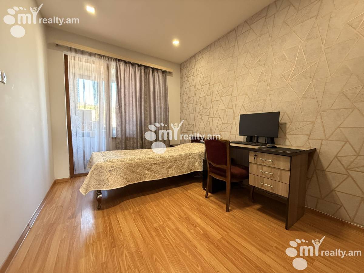 Купить 3 комнатную квартиру Вардананц ул, Центр Ереван, 156351