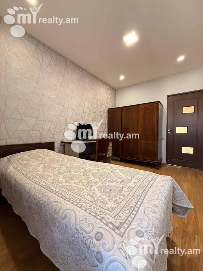 Купить 3 комнатную квартиру Вардананц ул, Центр Ереван, 156351