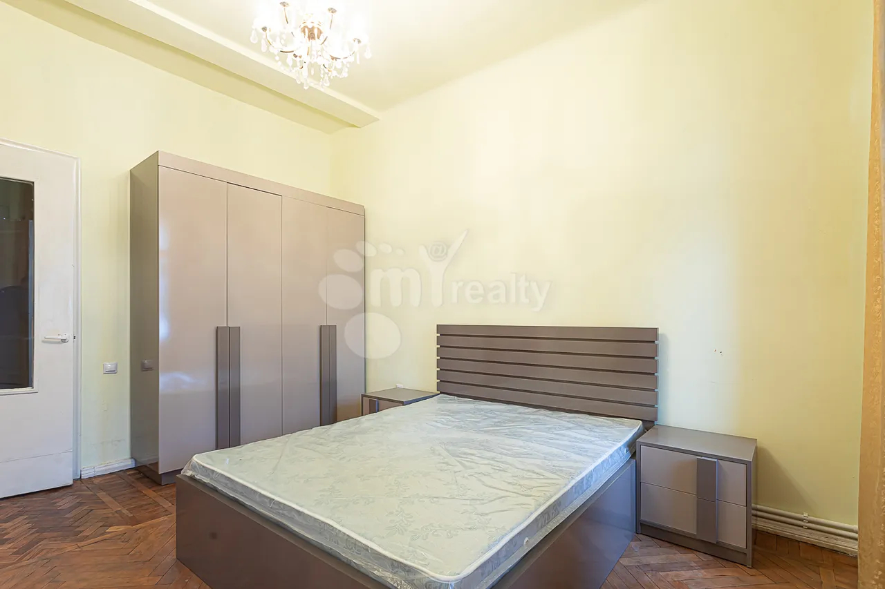 3 bedroom apartment for sale Charents St, Center Yerevan, 157412
