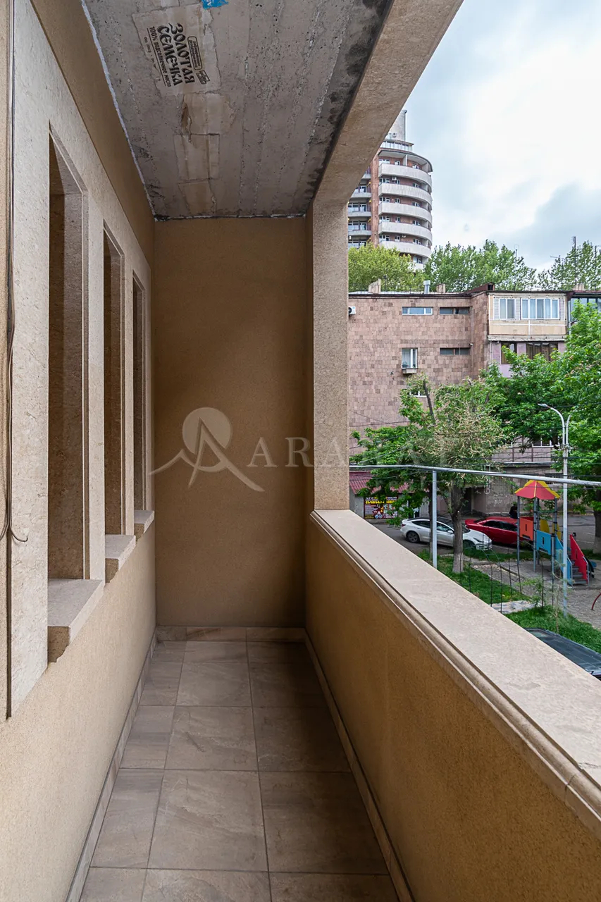 House for sale خیابان مامیکونیانتس, عربگیر ایروان, 161986