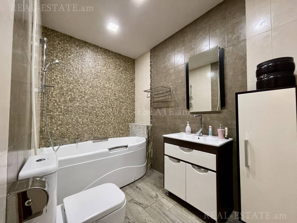 3 bedroom apartment for rent Antarayin St, Center Yerevan, 136837