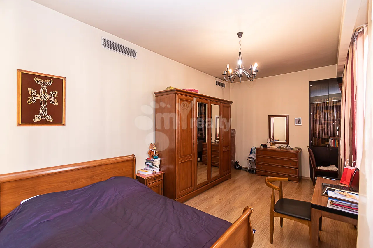 4 bedroom apartment for sale Northern(Hyusisayin)  Ave, Center Yerevan, 161341
