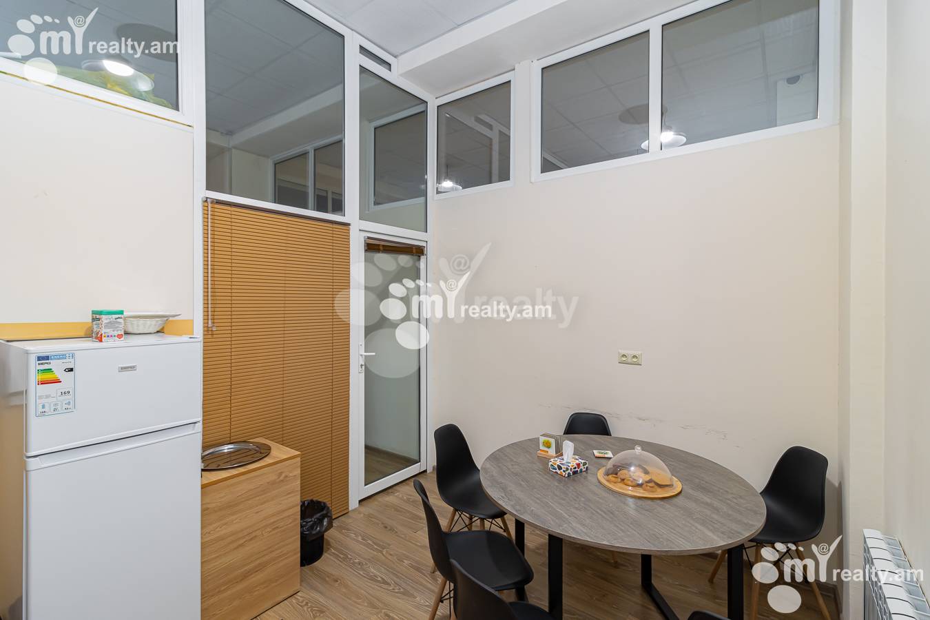 Снять коммерческoе помещение Арам ул, Центр Ереван, 150378