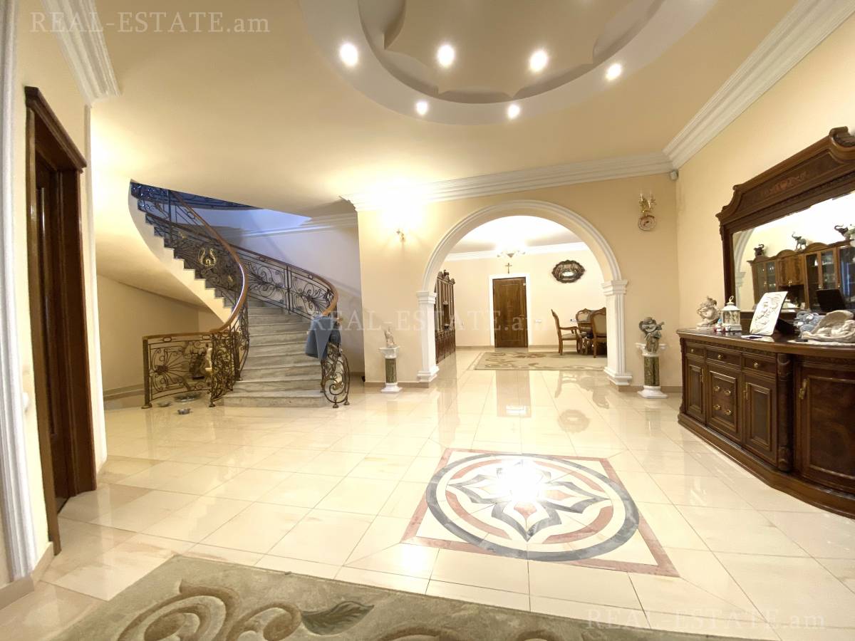 Купить дом Таиров ул., Центр Ереван, 118399