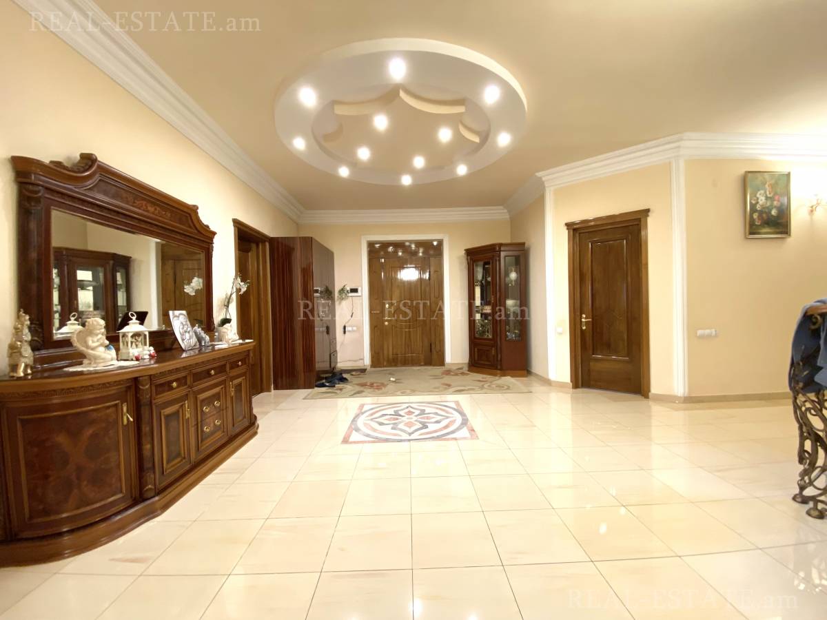 Купить дом Таиров ул., Центр Ереван, 118399