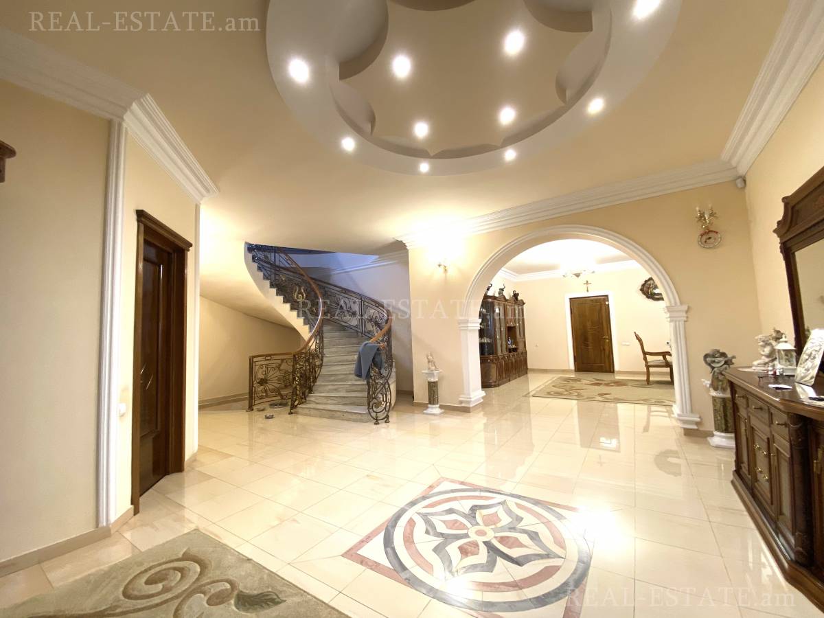 Купить дом Таиров ул., Центр Ереван, 118399