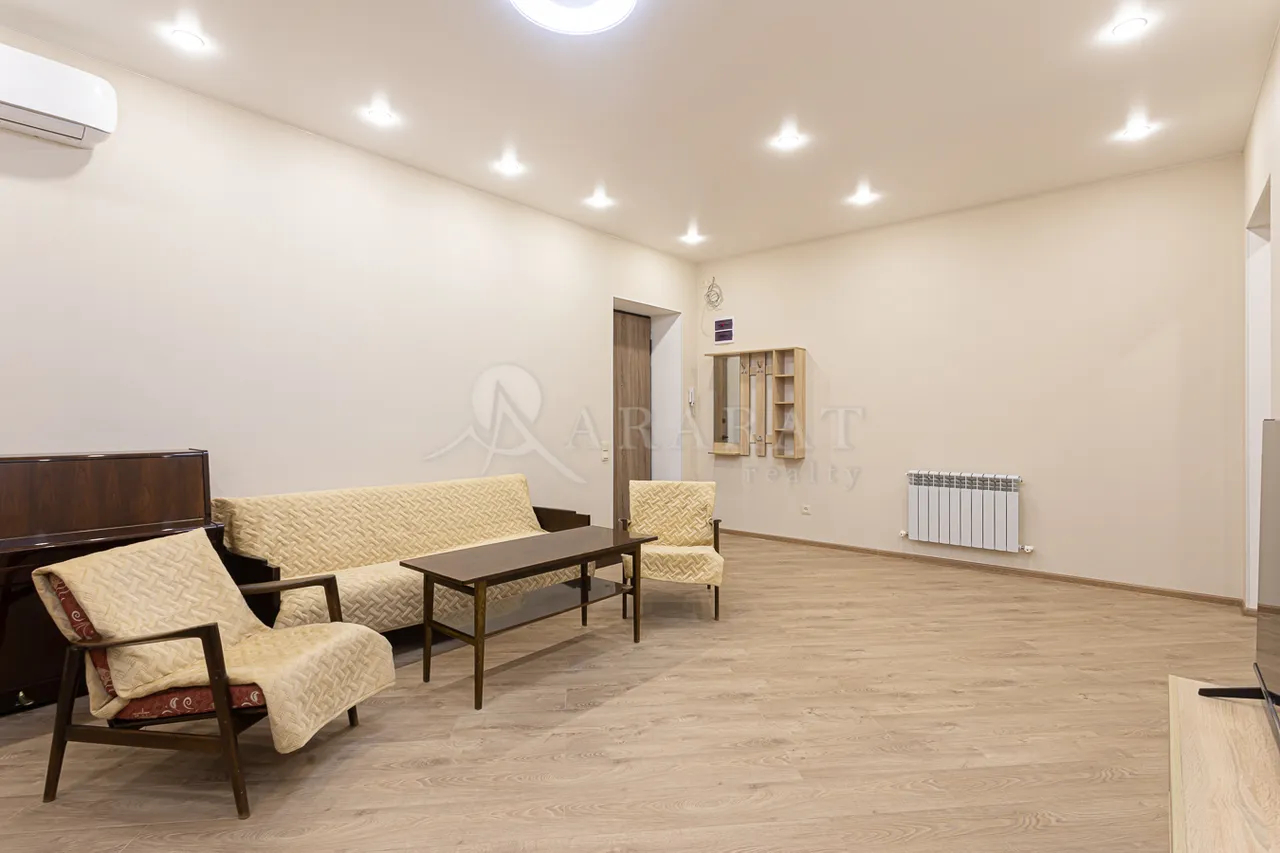 3 bedroom apartment for rent Saryan St, Center Yerevan, 158710