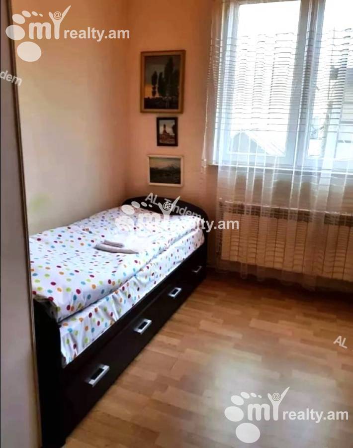 2 սենյականոց բնակարան  Մաշտոցի պող, Կենտրոն Երևան, 142296