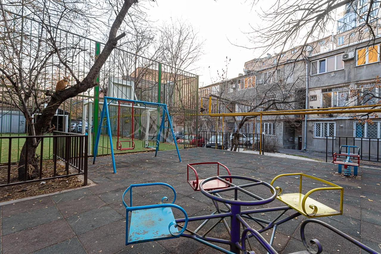 3 սենյականոց բնակարան  Բուզանդի փող, Կենտրոն Երևան, 158423