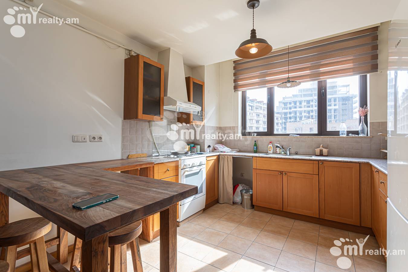 3 bedroom apartment for rent Antarayin St, Center Yerevan, 157028