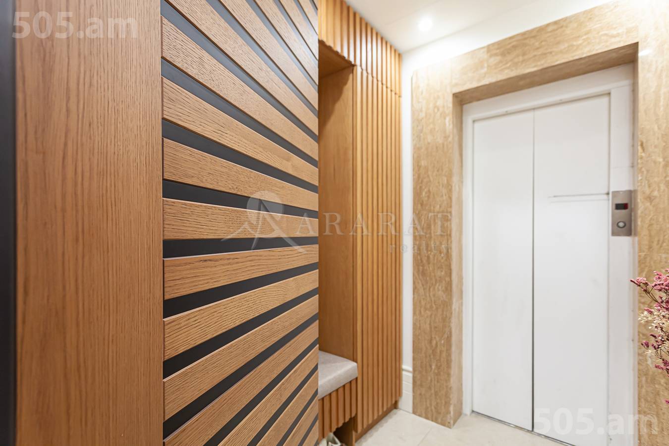 5 սենյականոց բնակարան  Բուզանդի փող, Կենտրոն Երևան, 154376