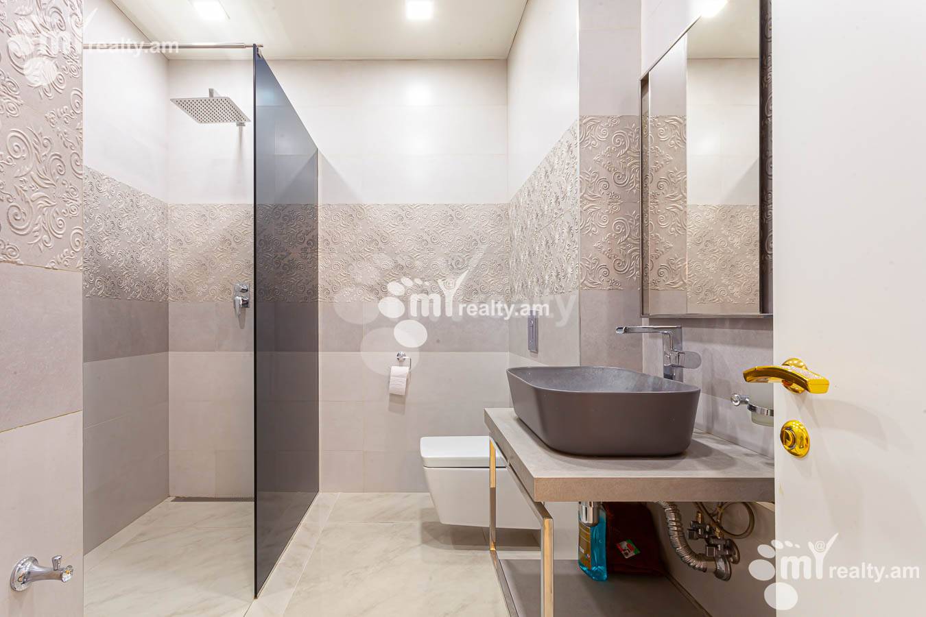 Купить 4 комнатную квартиру Арам ул, Центр Ереван, 154493