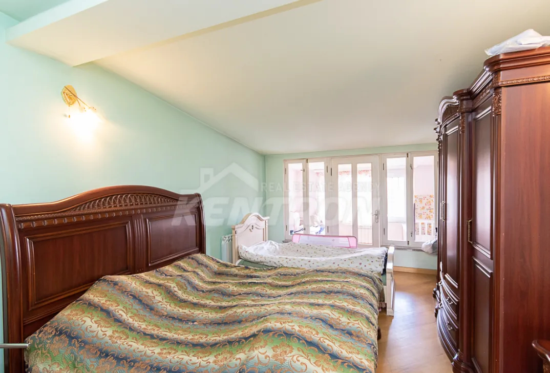 5 bedroom apartment for sale Zakyan St, Center Yerevan, 161876