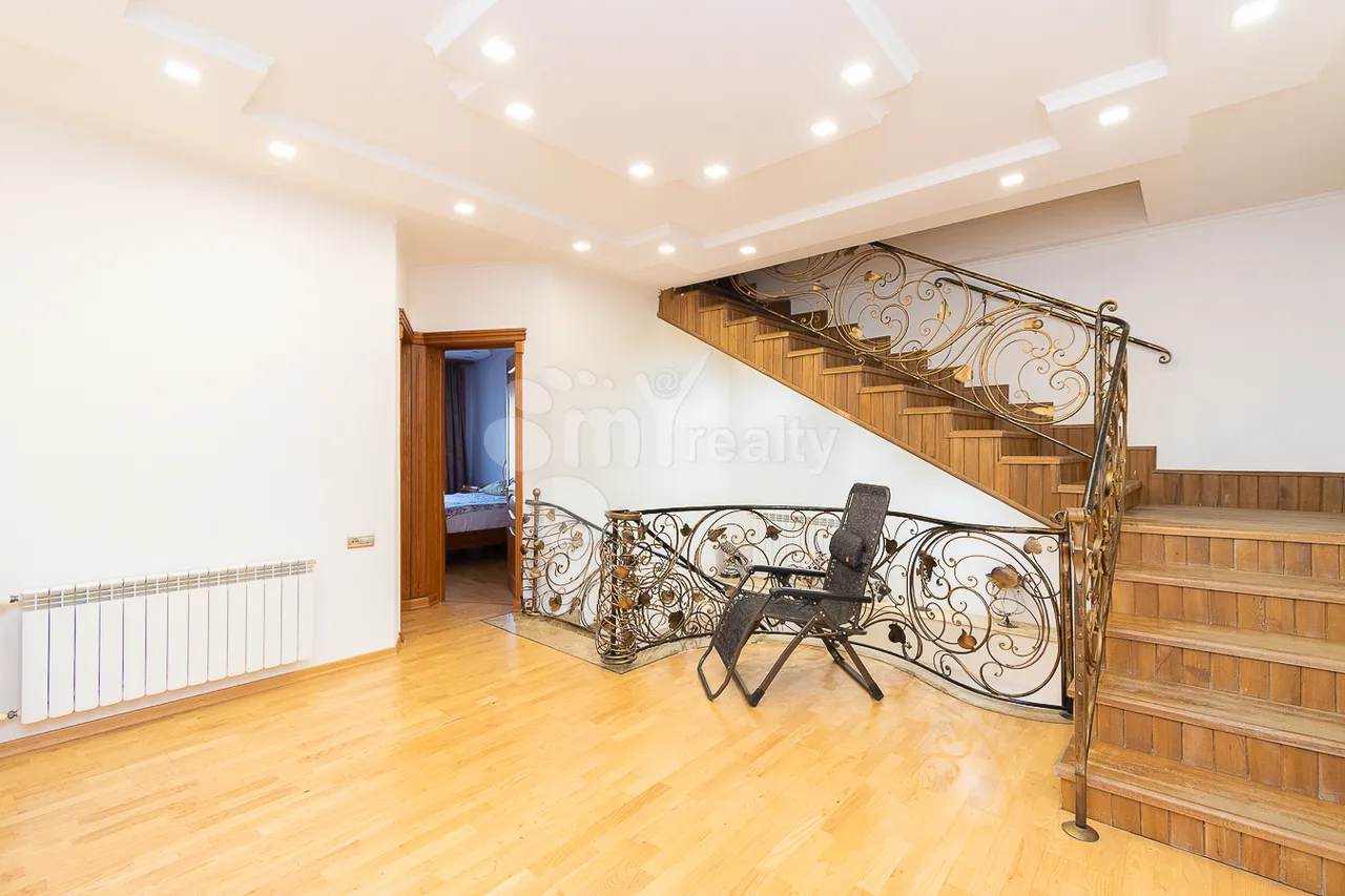 5 bedroom apartment for rent Nalbandyan St, Center Yerevan, 161916
