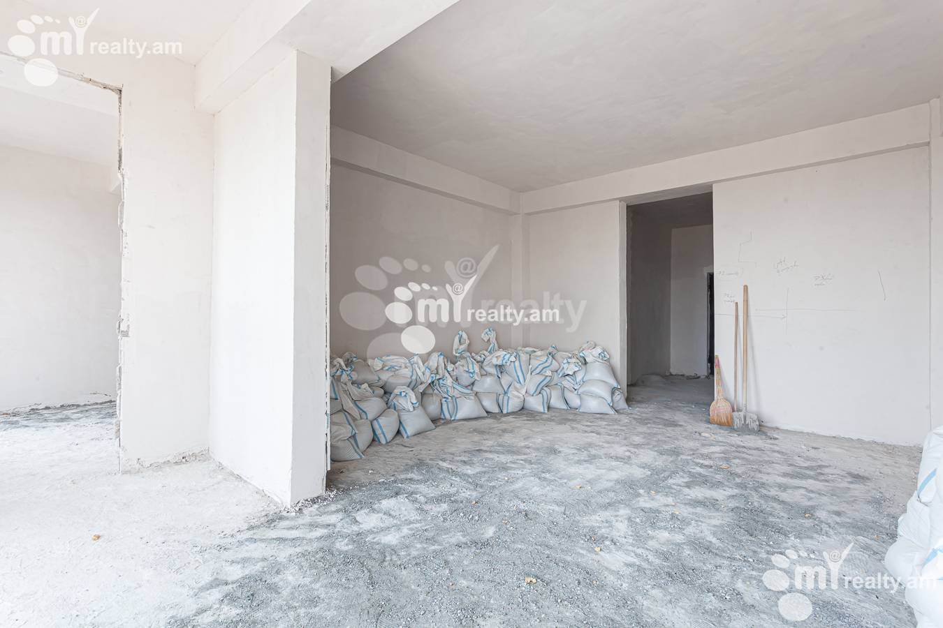 4 սենյականոց բնակարան  Աբելյան փող, Աջափնյակ Երևան, 155638