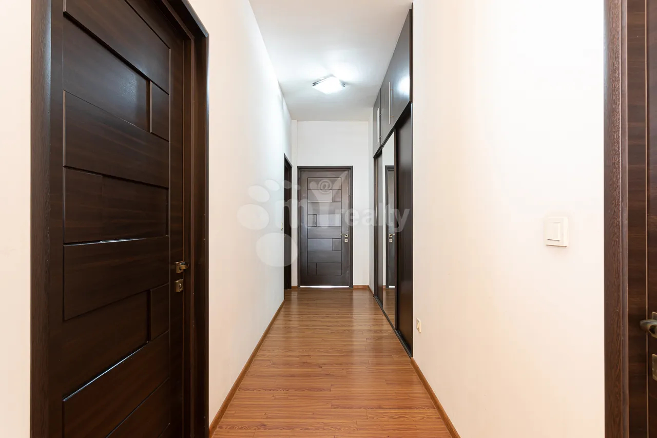 4 bedroom apartment for rent Antarayin St, Center Yerevan, 158534