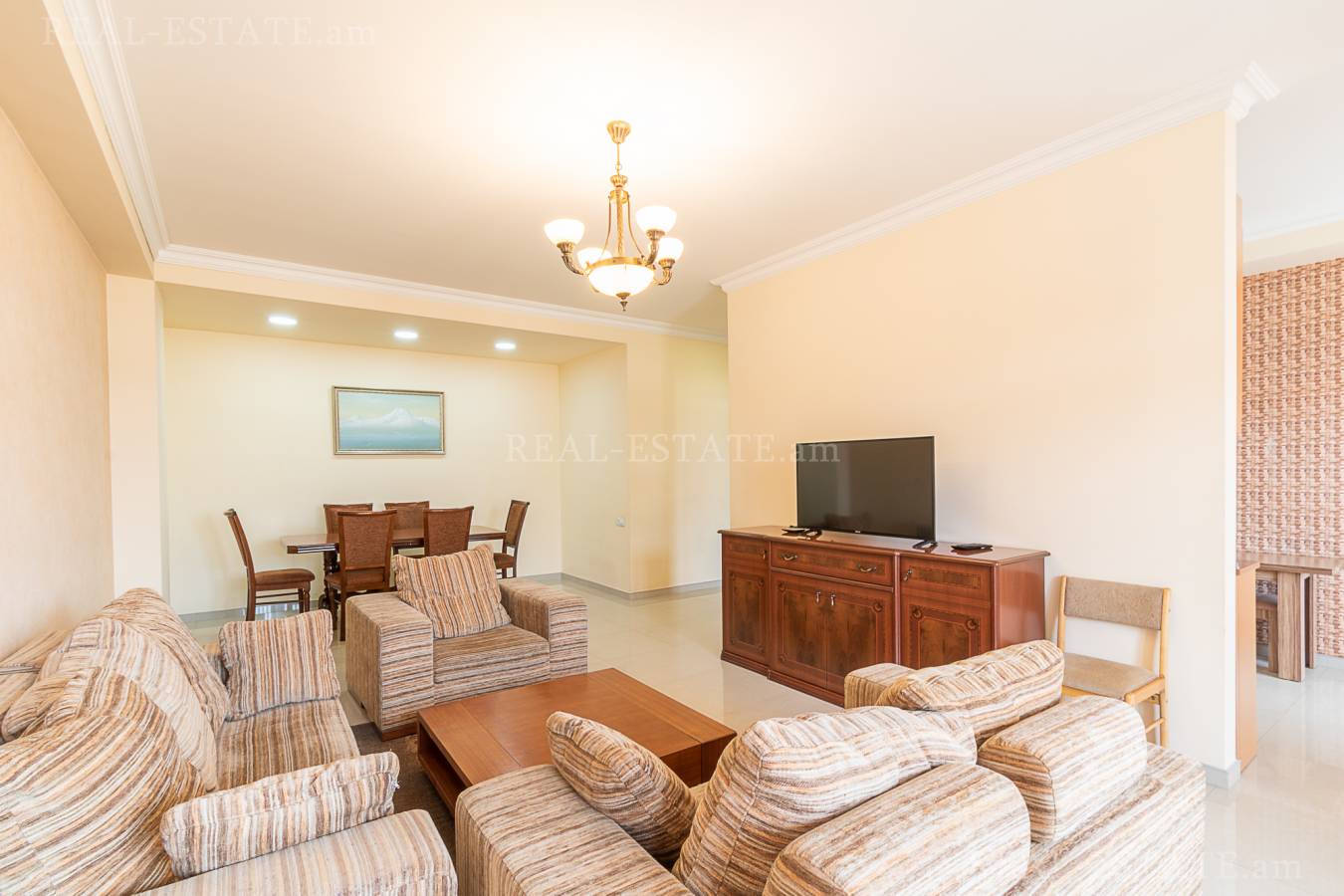 3 սենյականոց բնակարան  Ծիծեռնակաբերդի խճուղի, Կենտրոն Երևան, 124551