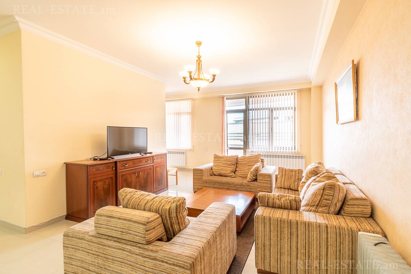 3 սենյականոց բնակարան  Ծիծեռնակաբերդի խճուղի, Կենտրոն Երևան, 124551