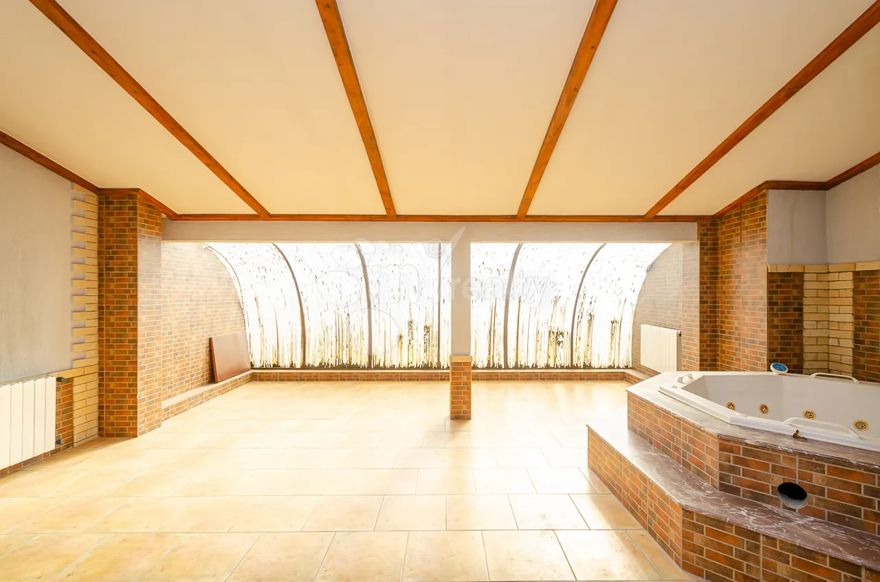 4 bedroom apartment for rent Zakyan St, Center Yerevan, 159579