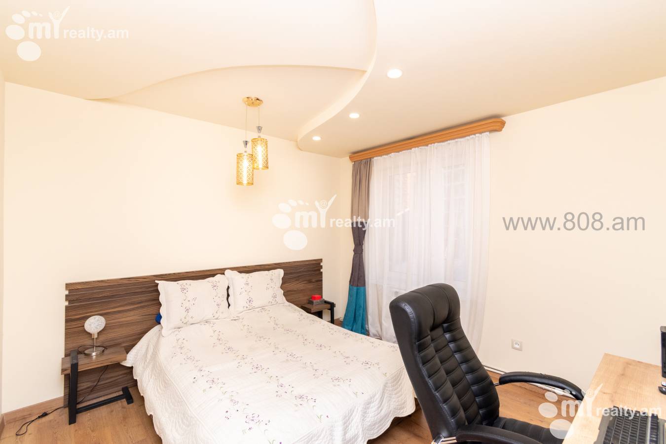 3 սենյականոց բնակարան  Սարյան փող, Կենտրոն Երևան, 130219