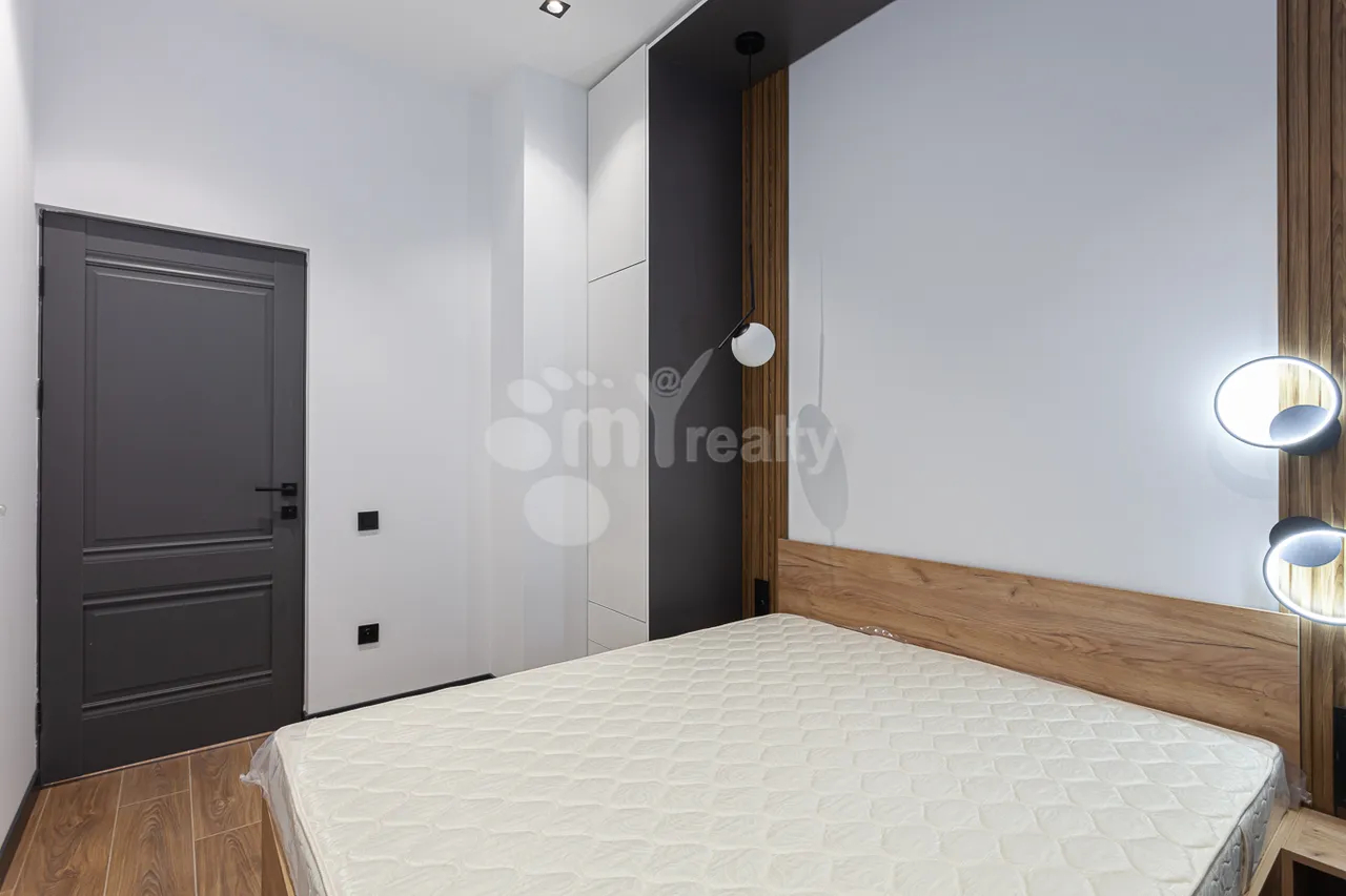 Купить 3 комнатную квартиру Заварян ул, Центр Ереван, 160868