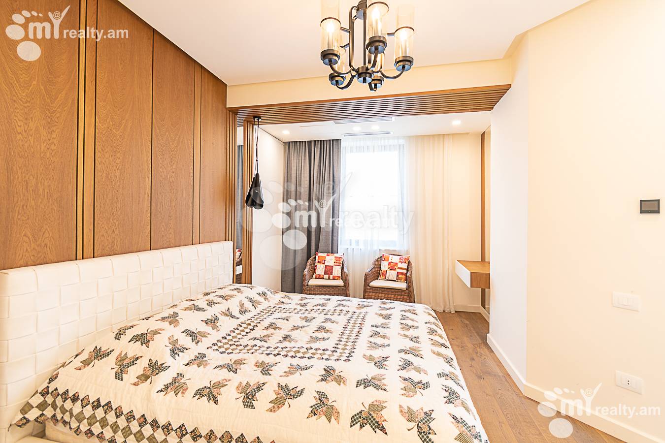 Купить 3 комнатную квартиру Бузанд ул, Центр Ереван, 139985