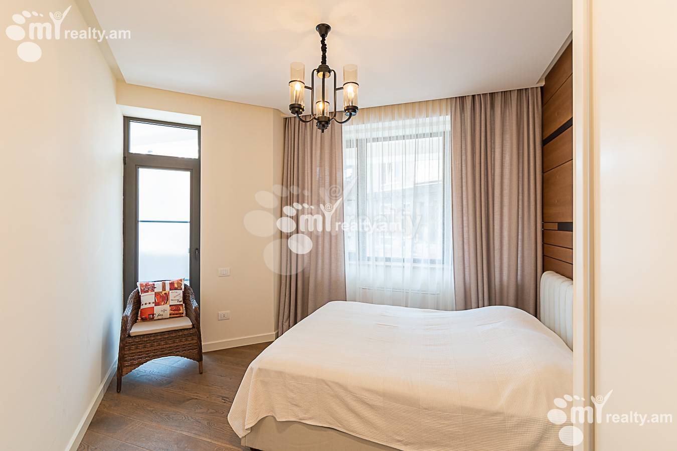 Купить 3 комнатную квартиру Бузанд ул, Центр Ереван, 139985