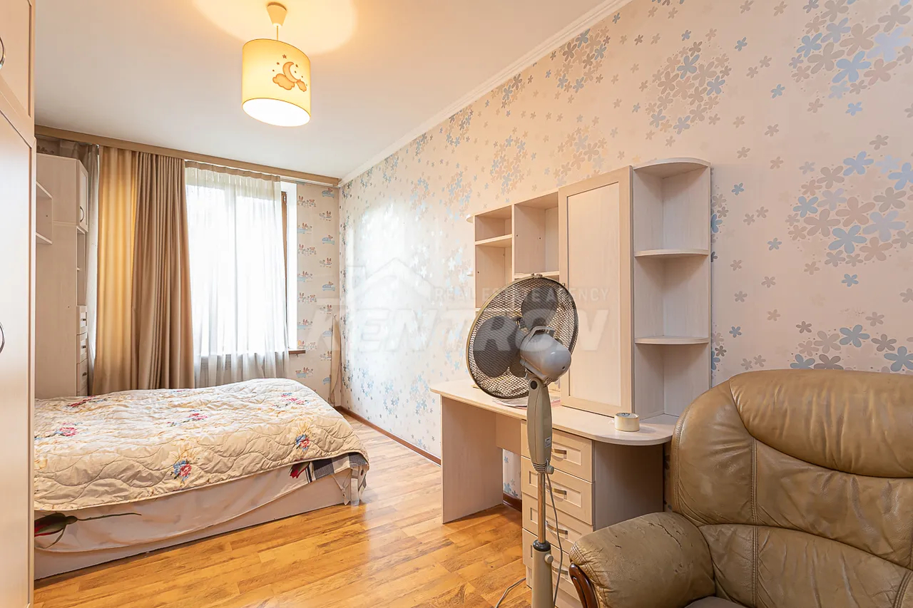 3 bedroom apartment for sale خیابان ابوویان, مرکز شهر ایروان, 157547