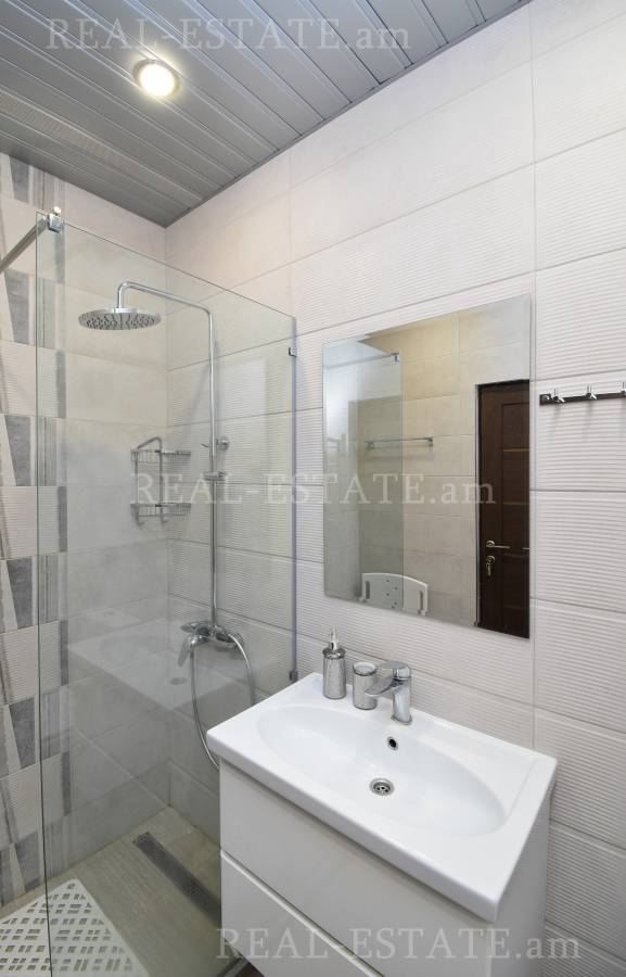 4 սենյականոց բնակարան  Կոմիտասի պող, Արաբկիր Երևան, 122871